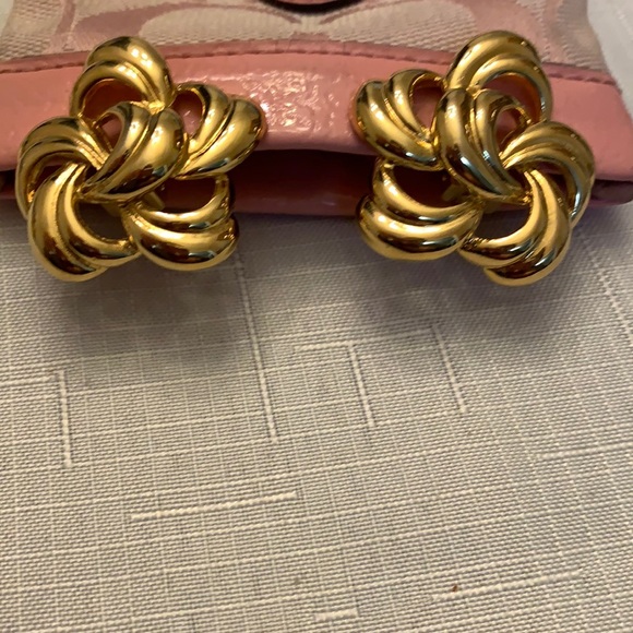 - gold coloured earrings - Picture 1 of 2